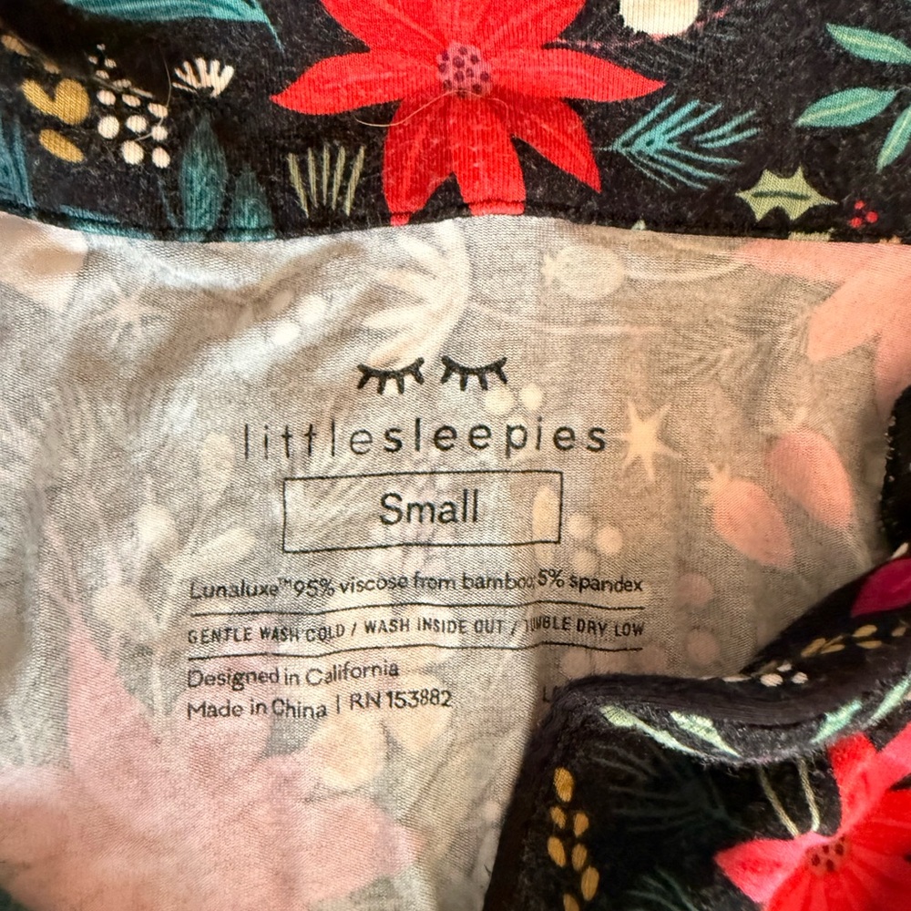 Little Sleepies LIMITED
EDITION Holiday Berry Merry Women's Pajamas outfit Small - Picture 7 of 12